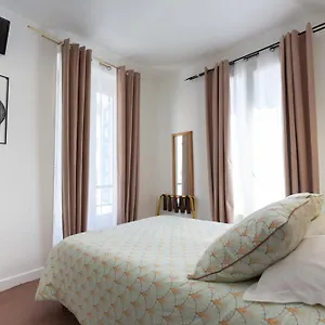 Hotel Ideal, Parigi